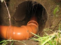 Как найти канализационную трубу под землей?